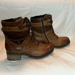 Dromedaris Kara Boot in Saddle. Leather boot with suede details. Size 40